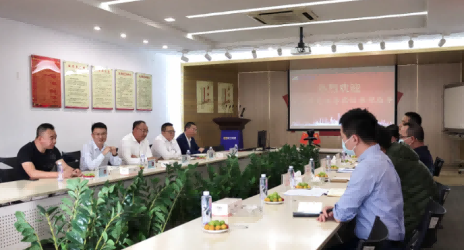 东莞市工信局与镇经发局领导莅临门徒娱乐参观指导